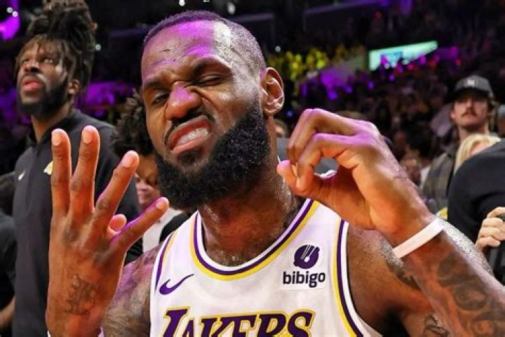 Why LeBron James' Covid vaccine cop-out is bad for the NBA